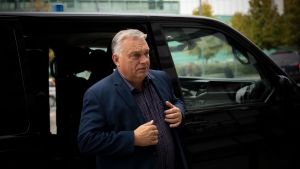 Orbn Viktor is megrkezett a kihelyezett frakcils helysznre