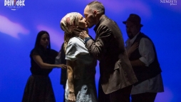 D�lvid�k: �jrahasznos�tott dr�ma a P�csi Nemzeti Sz�nh�zban