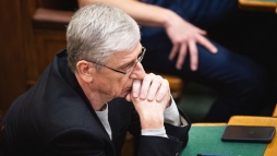 Hasba r�gta p�rtt�rs�t a baloldali politikus a DK zugl�i taggy�l�s�n