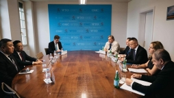 Szijj�rt� P�ter a gazdas�gi semlegess�g start�gi�j�t ismertette a WTO f�igazgat�-helyettes�nek