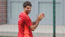 Szoboszlai n�s�l�sre adja a fej�t? A szt�rfocista gy�r�t h�zott kedvese ujj�ra