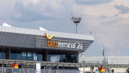 K�nyszerlesz�ll�s Budapesten: rosszul lett �s meghalt egy utas