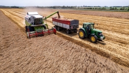 Szemben a gazd�kkal: Ursula von der Leyen oldal�ra �llt a Tisza P�rt