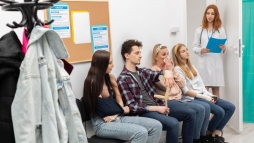 Kit�lalt az orvos: ezzel foglalkoznak k�t p�ciens k�z�tt