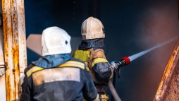 T�zolt�k �rkeztek a k�tszintes p�csi csal�di h�zhoz