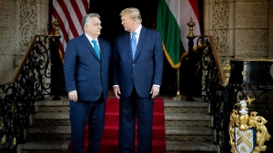 Orbn Viktor Donald Trumppal beszlt telefonon