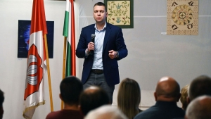 Menczer Tams: mutassunk ert! Segtsk Orbn Viktort! Tltsk ki a nemzeti konzultcit!