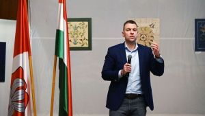 Menczer Tams ismt jl helyretette Magyar Ptert (vide)