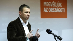 Menczer Tams: lenzik a kormnyt, mert kikri az emberek vlemnyt (vide)